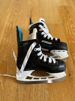 Bauer hockey skates size Youth 9, Shoes 9 (Toddler:2-4yr)