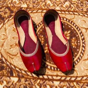 Elegant one line Handmade Tilla Khussa