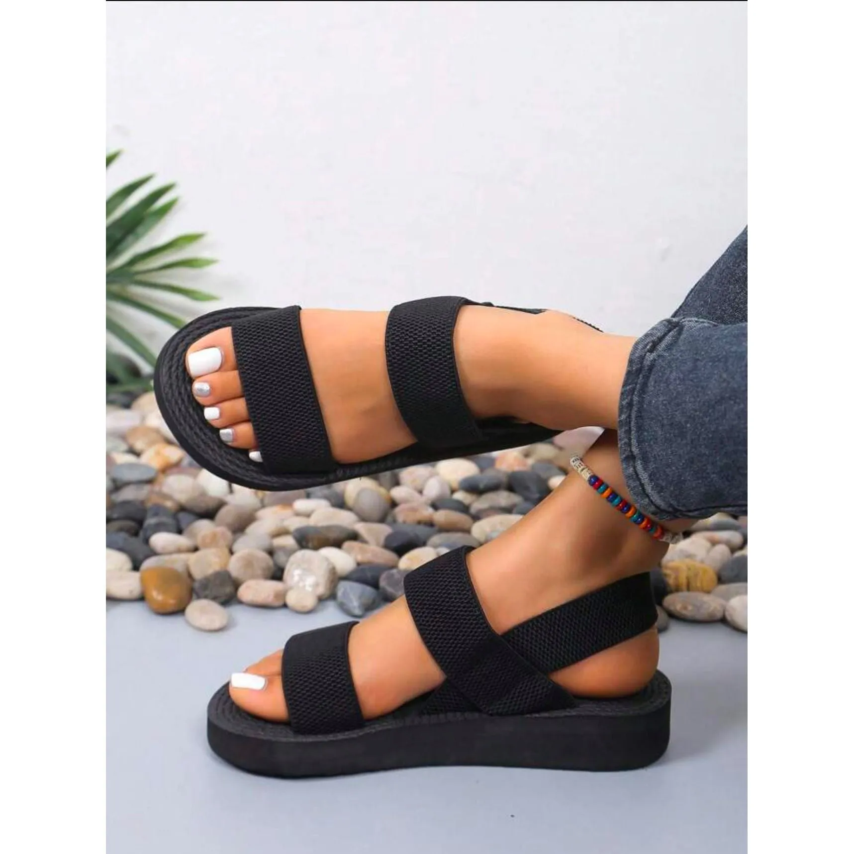 Ladies' Fashionable Simple Flat Sandals.